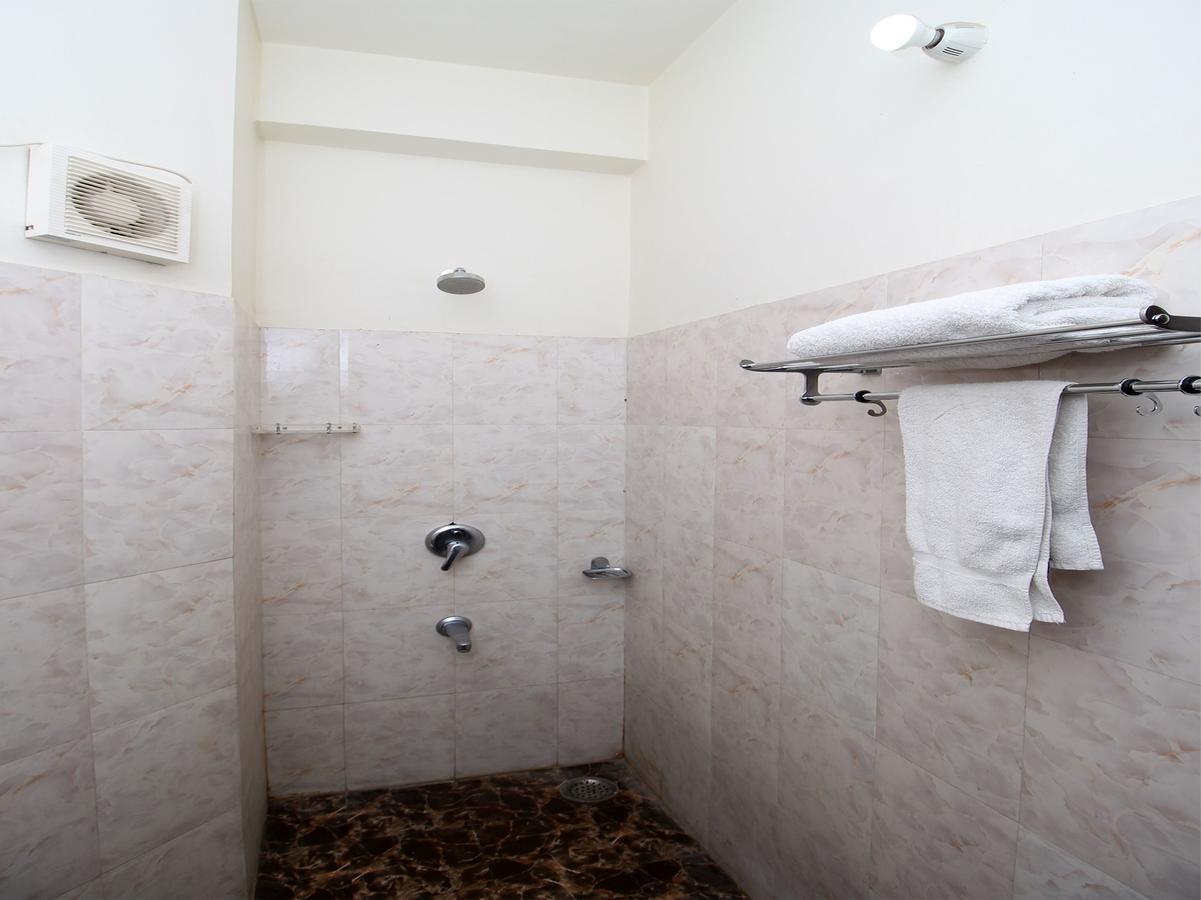 Oyo 1143 Hotel Rdb Palace Джайпур Екстериор снимка