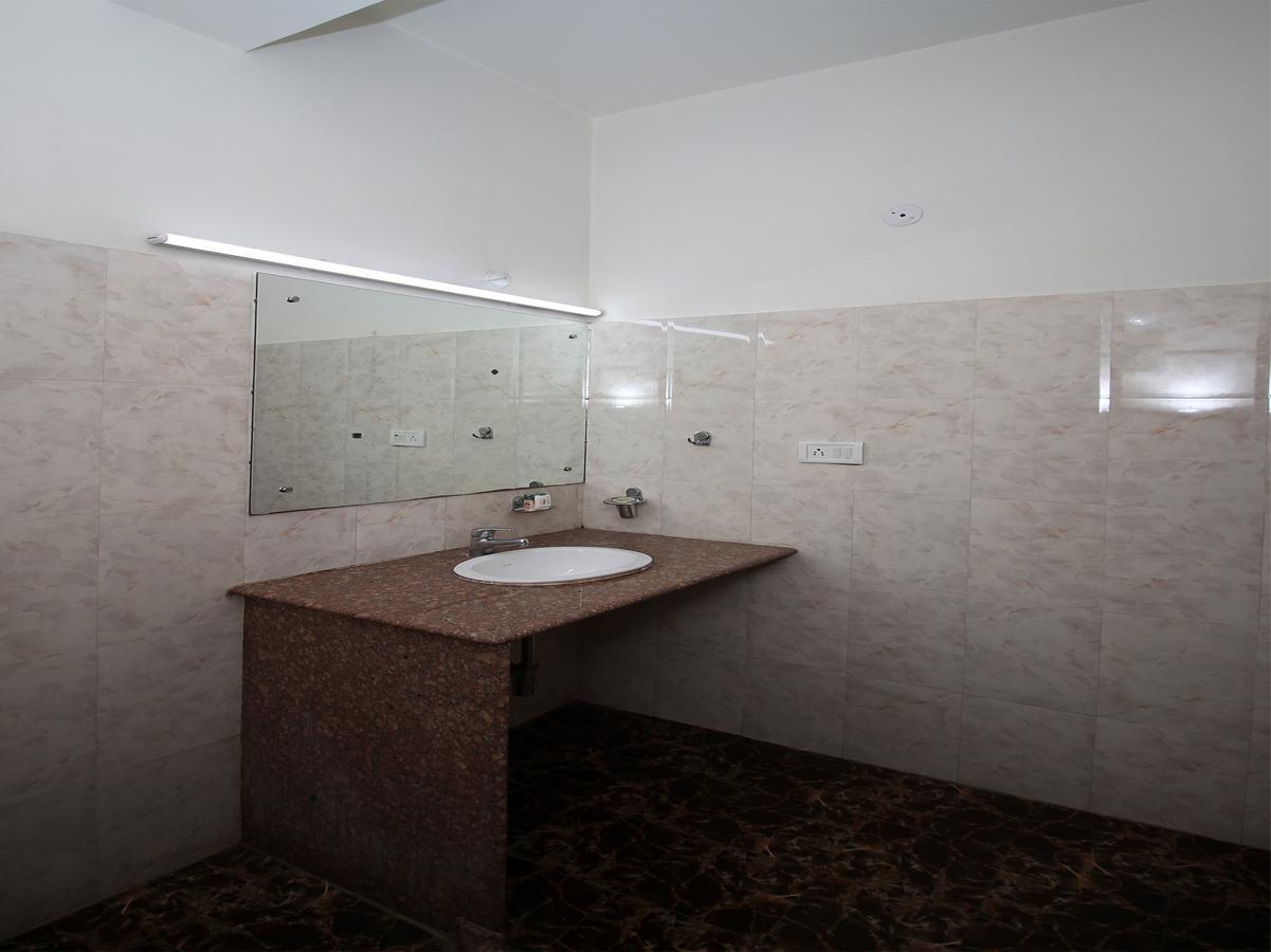 Oyo 1143 Hotel Rdb Palace Джайпур Екстериор снимка